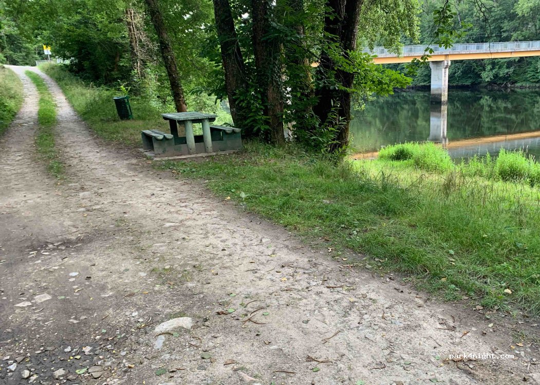 (12460) Campouriez - D572E — foto
