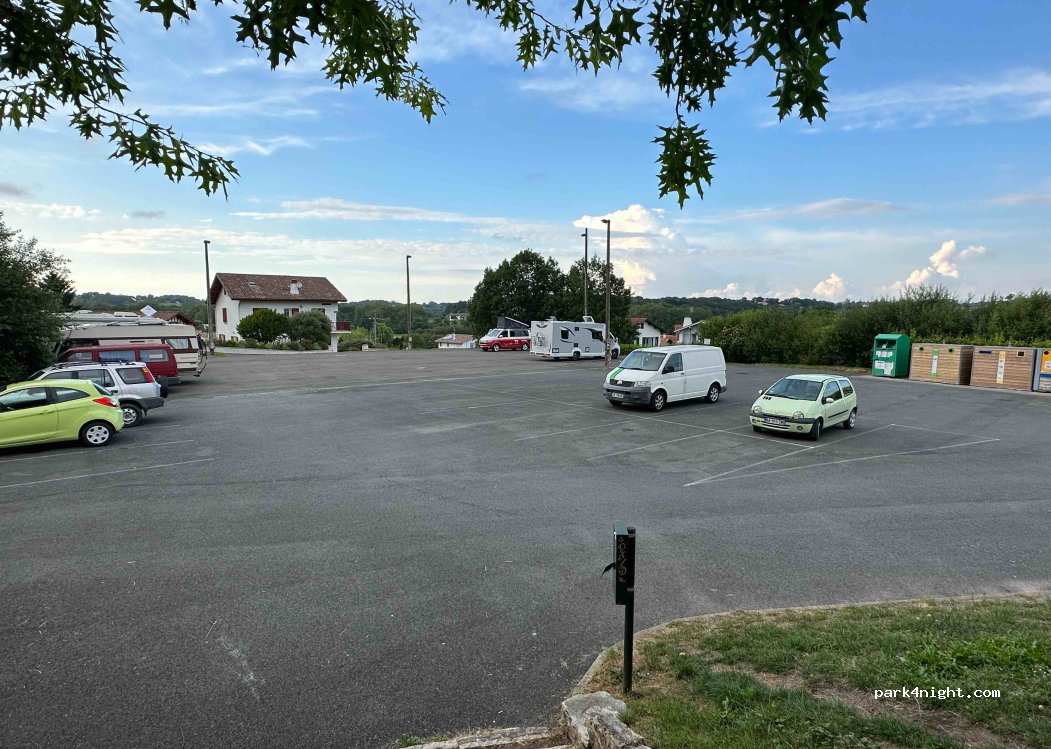 (64210) Ahetze - La Place — foto 3