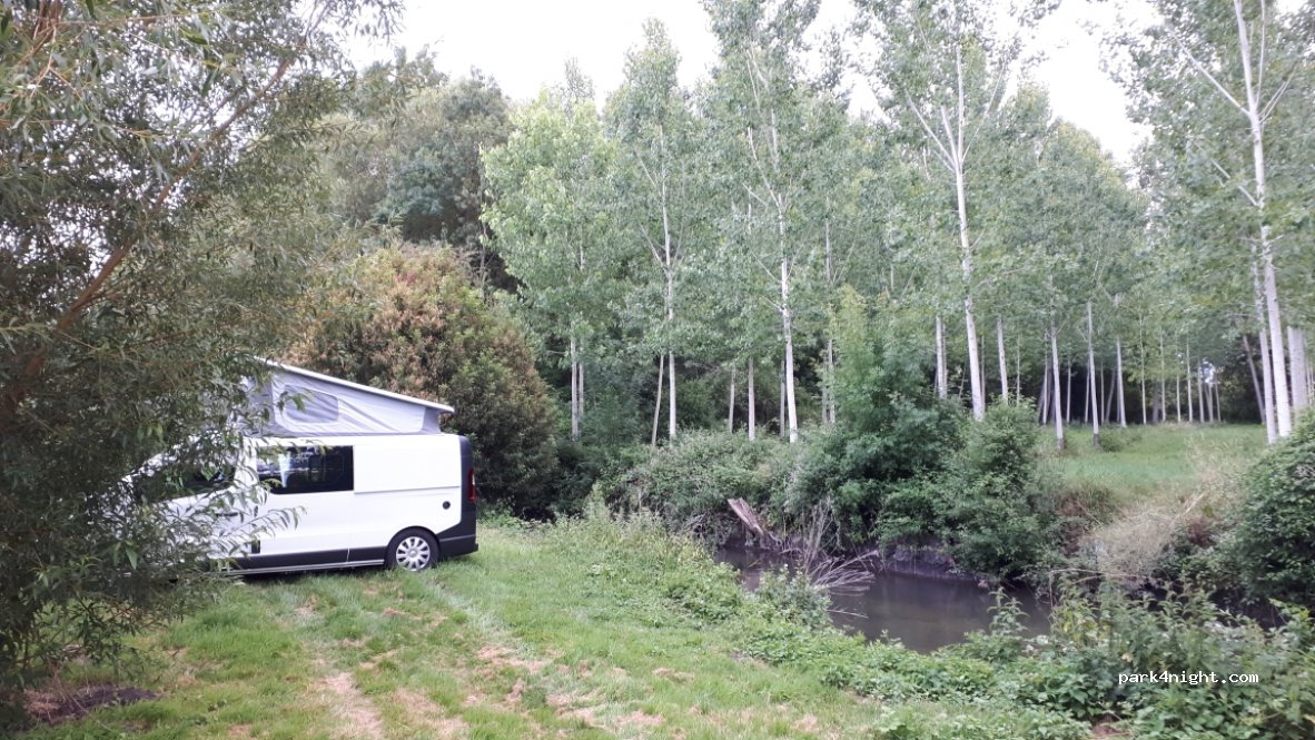 (86330) Moncontour - 5 Place Coligny — foto