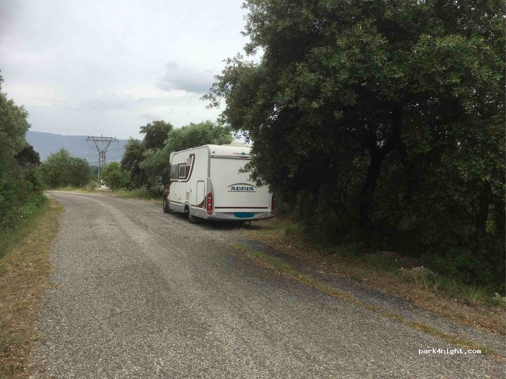 (84220) Gordes - Route de Cavaillon — foto 2