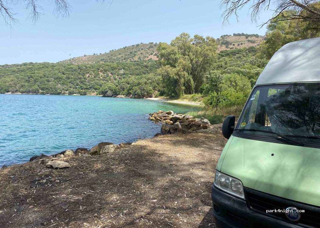(305 00)  - Ethniki Odos Amfilochias Lefkadas — foto