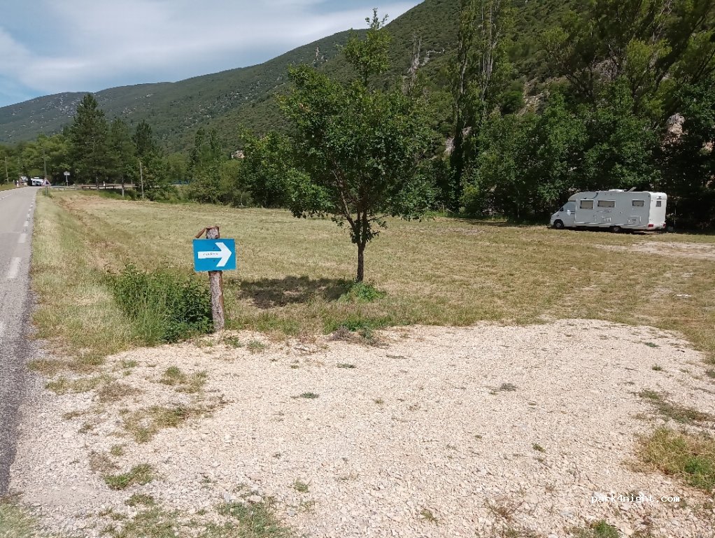 (84390) Saint-Léger-du-Ventoux - D40 — foto