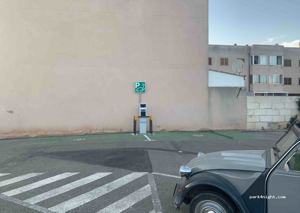(07440) Muro - 999F Carrer Poliesportiu — foto