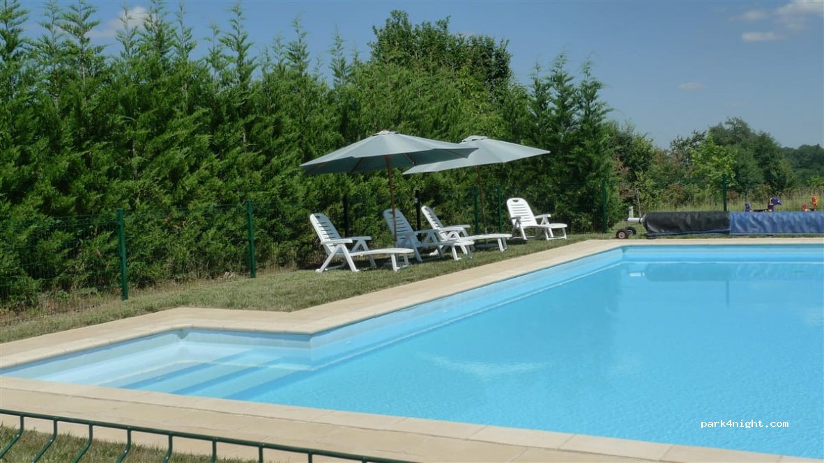 Camping Aux Mêmes *** — foto
