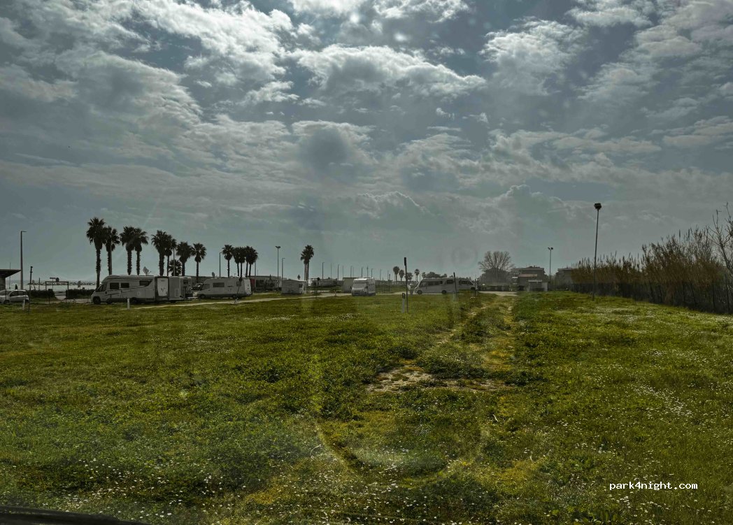 Camper Parking Area - Beachfront Parking - Porto Sant'Elpidio — foto 4
