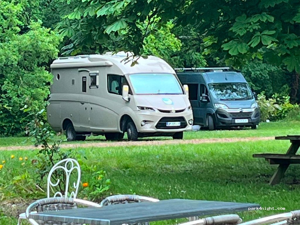 Camping le Petit Trianon de Saint Ustre — foto 3