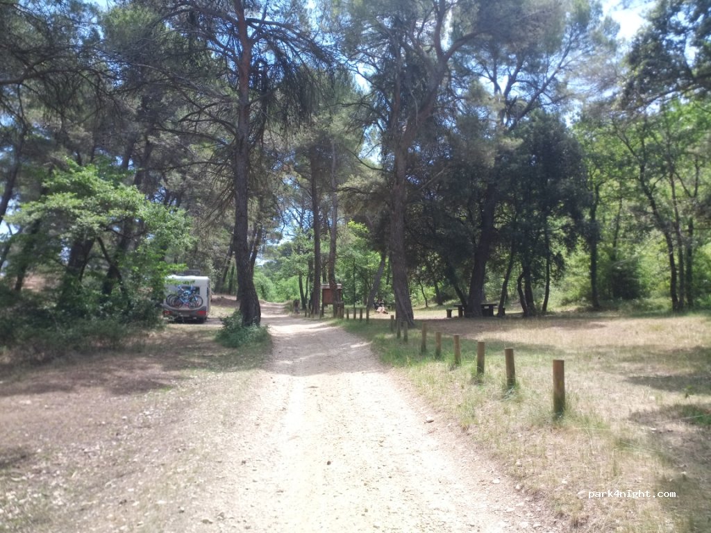(84110) Buisson - Unnamed Road — foto