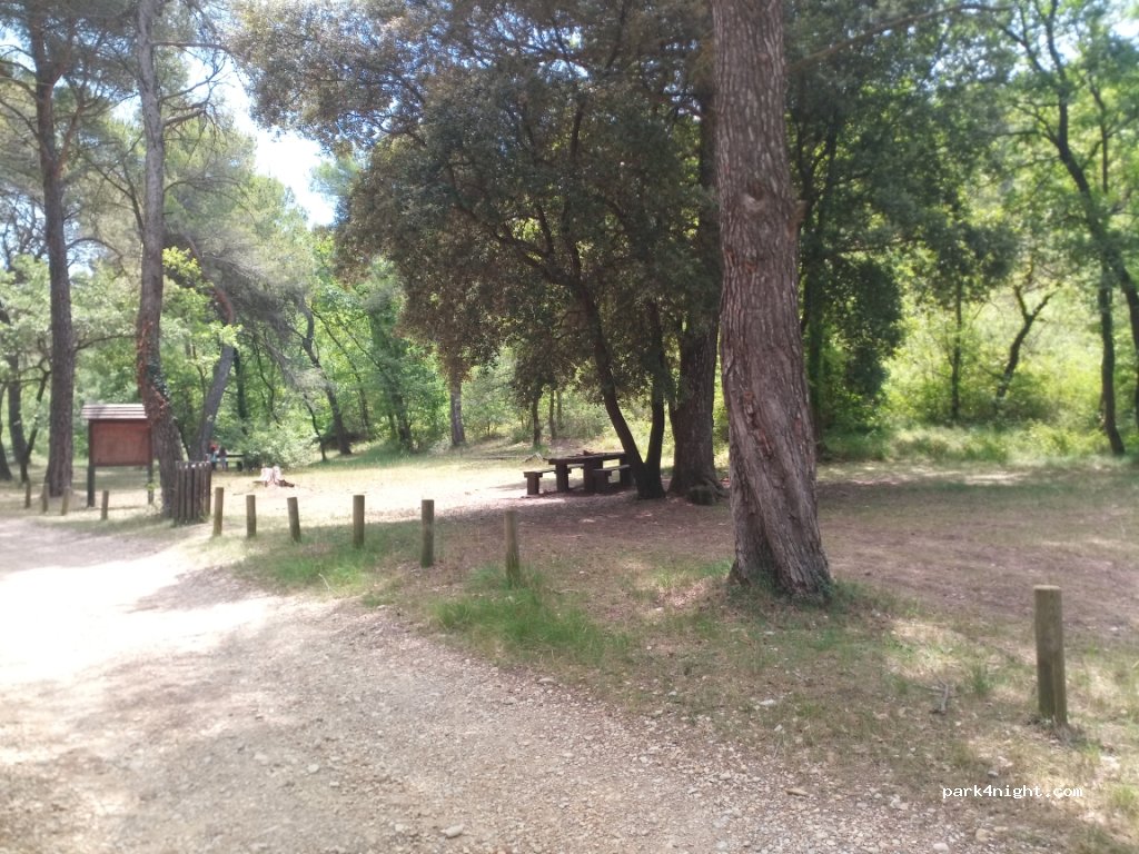 (84110) Buisson - Unnamed Road — foto 2