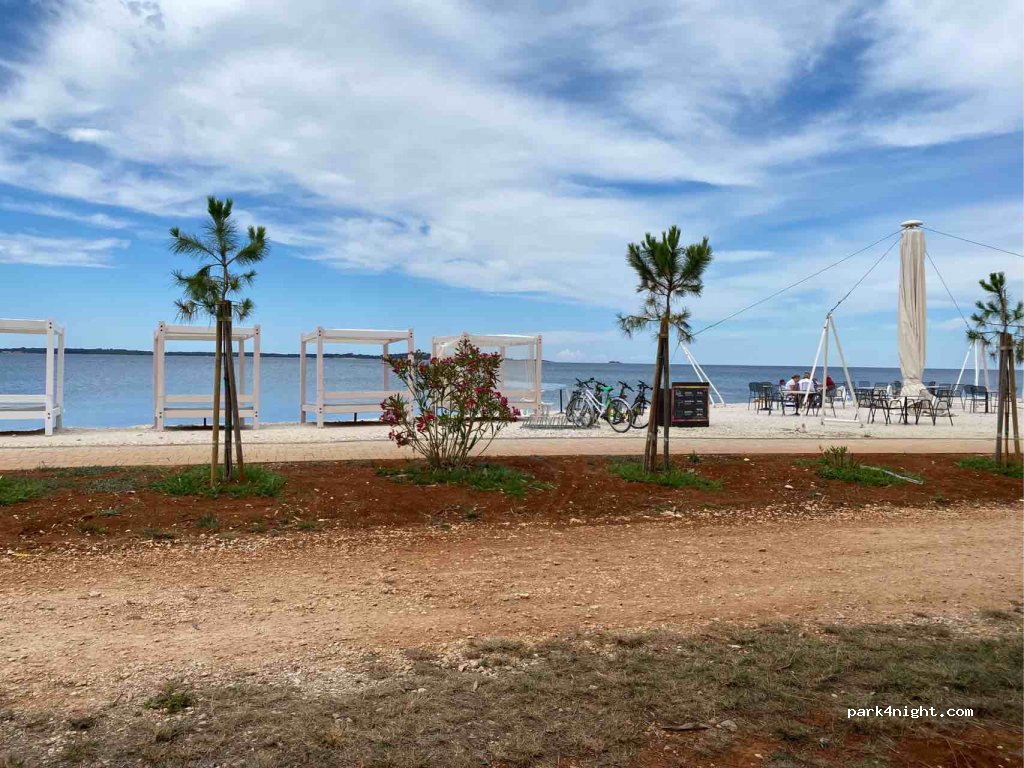(52215) Peroj - Unnamed Road — foto 2