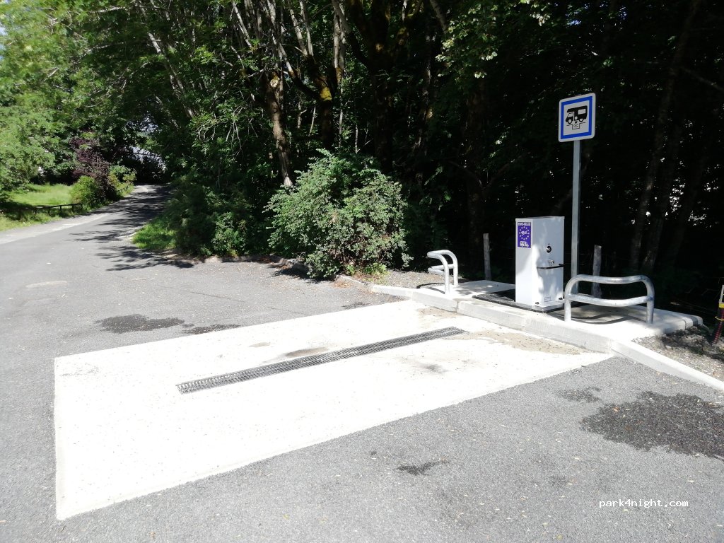 (12470) Saint-Chély-d'Aubrac - Le Pont Neuf — foto