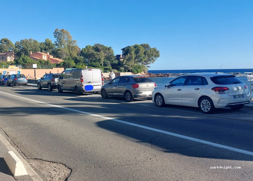 (83700) Saint-Raphaël - 1351 Route de la Corniche — foto 3