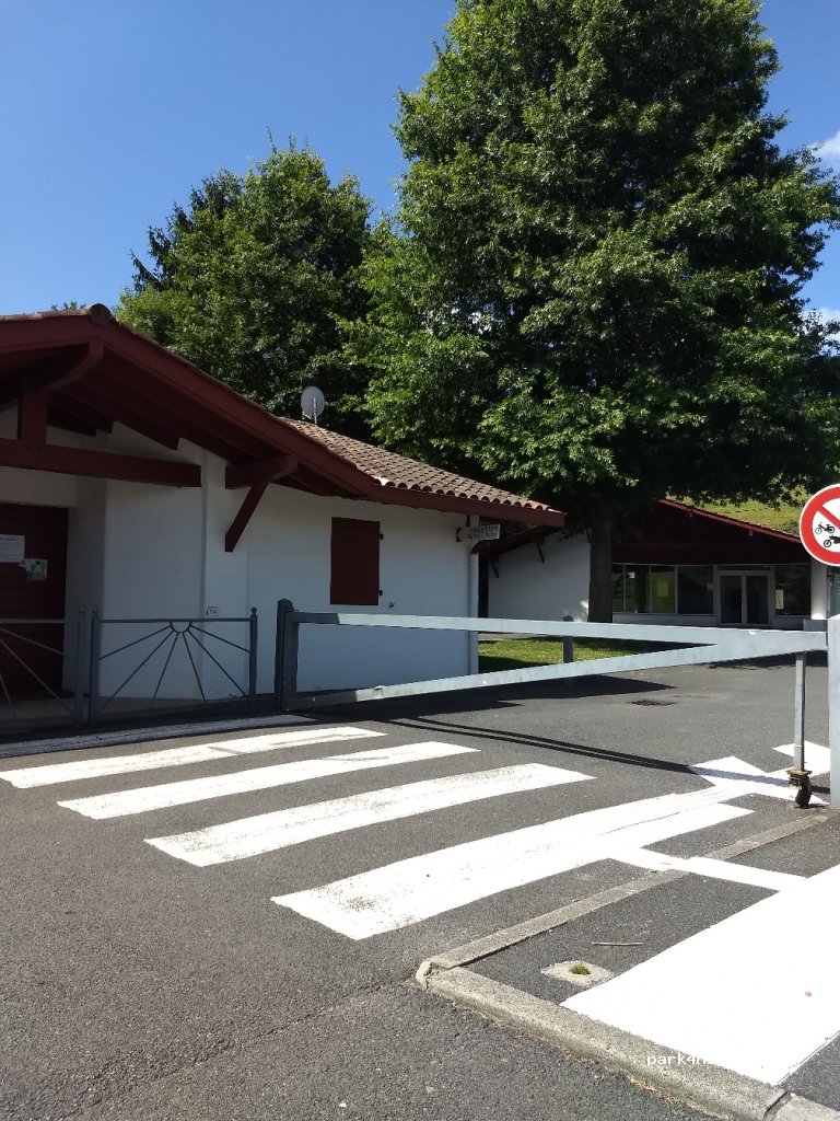 (64250) Itxassou - 100 Qua de l Église — foto