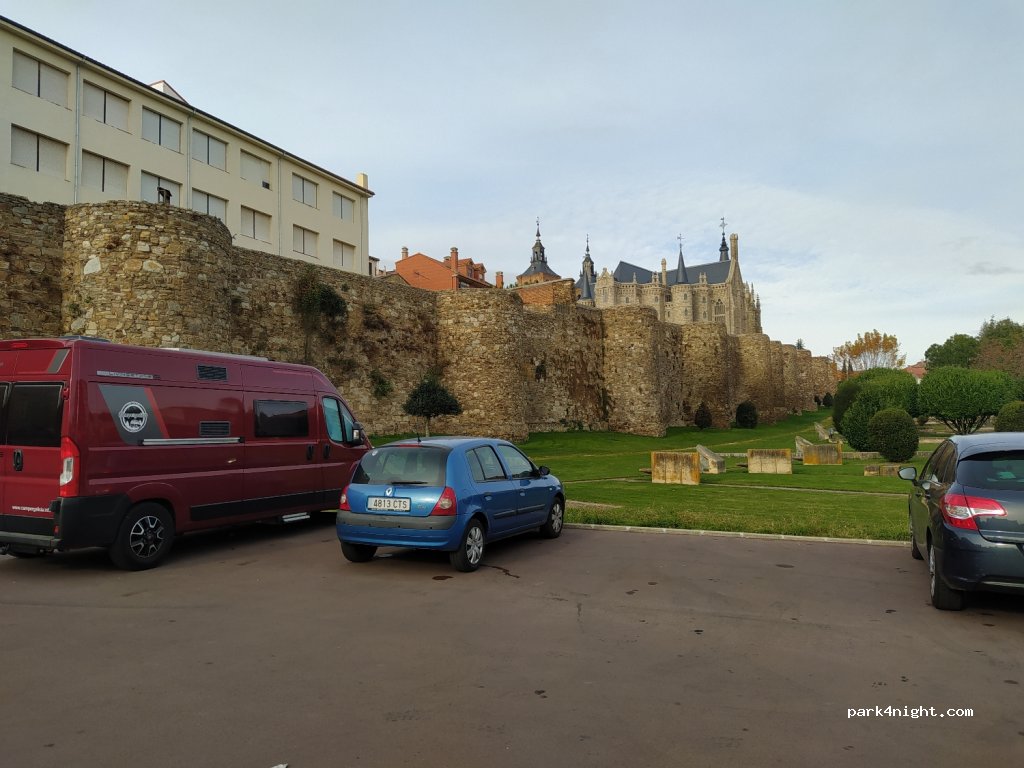 (24700) Astorga - 23 Avenida las Murallas — foto