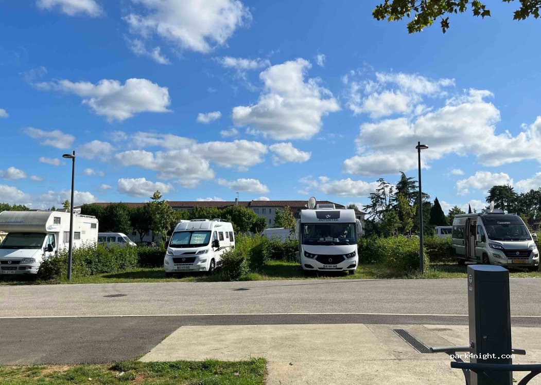 Aire de camping-car Eauze — foto 3