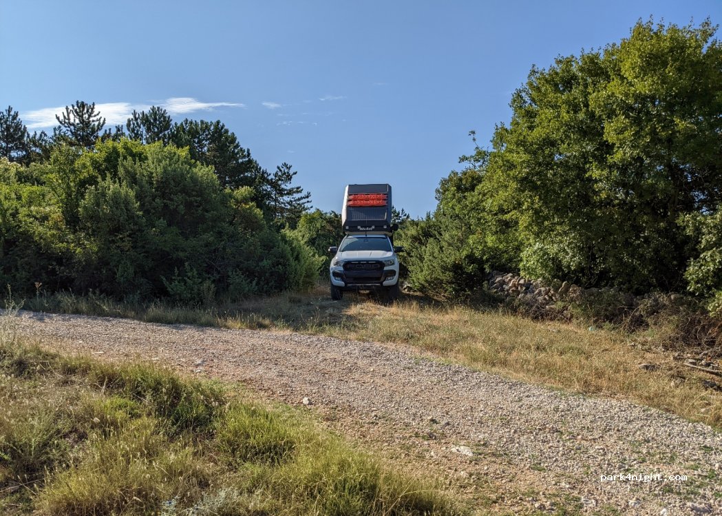 (51516) Vrbnik - Unnamed Road — foto