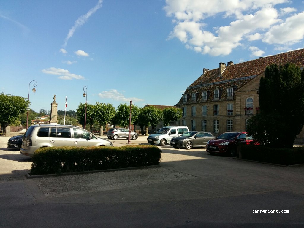 (70800) Bourguignon-lès-Conflans - place de la mairie — foto