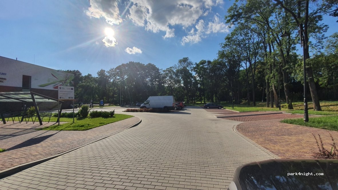 (55-100) Trzebnica - 4 3 Maja — foto