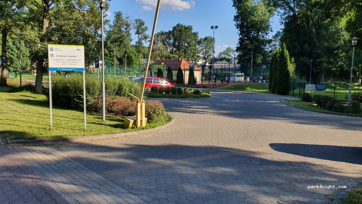 (55-100) Trzebnica - 4 Klasztorna — foto