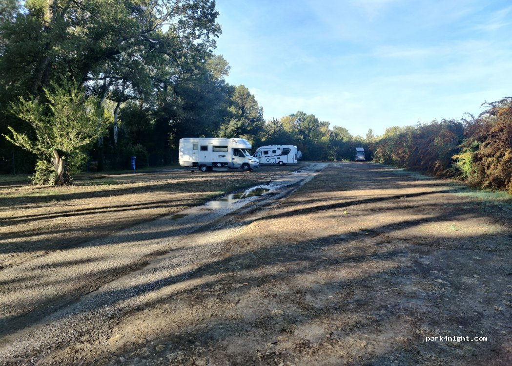 Aire de Camping-Car Pont d'Avignon — foto 2