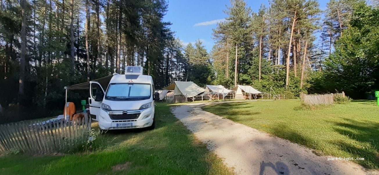 Domaine du coq rouge camping  naturiste — foto