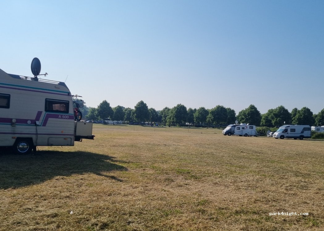 Wohnmobilstellplatz Brückenkopfpark — foto