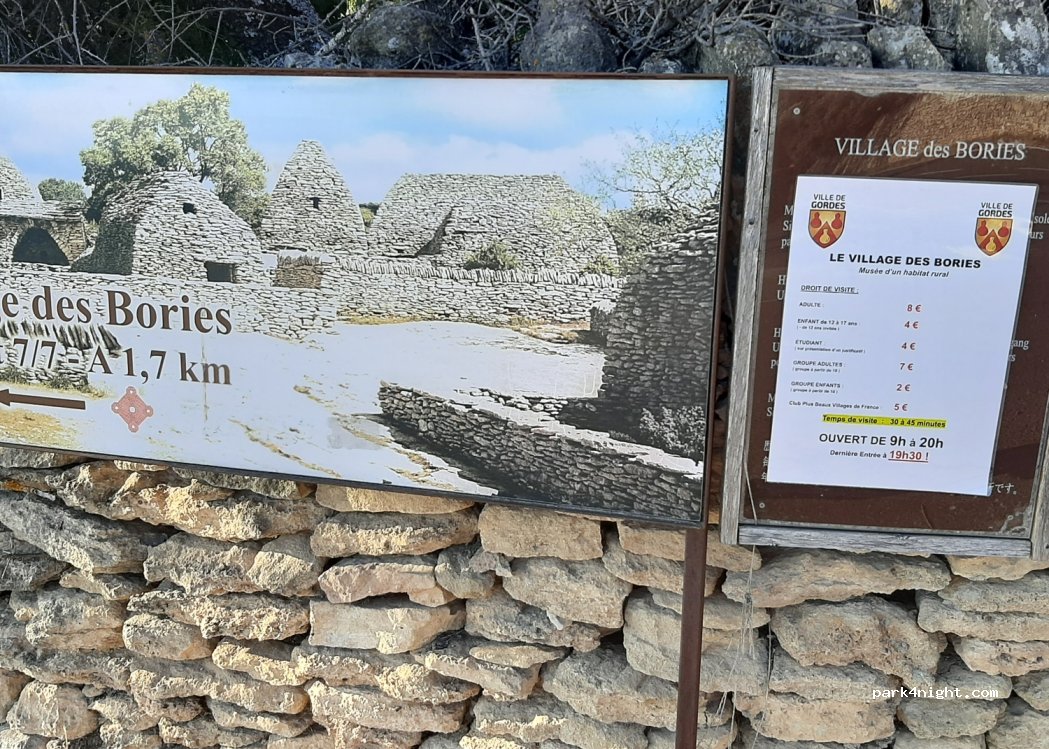 (84220) Gordes - Route de Cavaillon — foto 2
