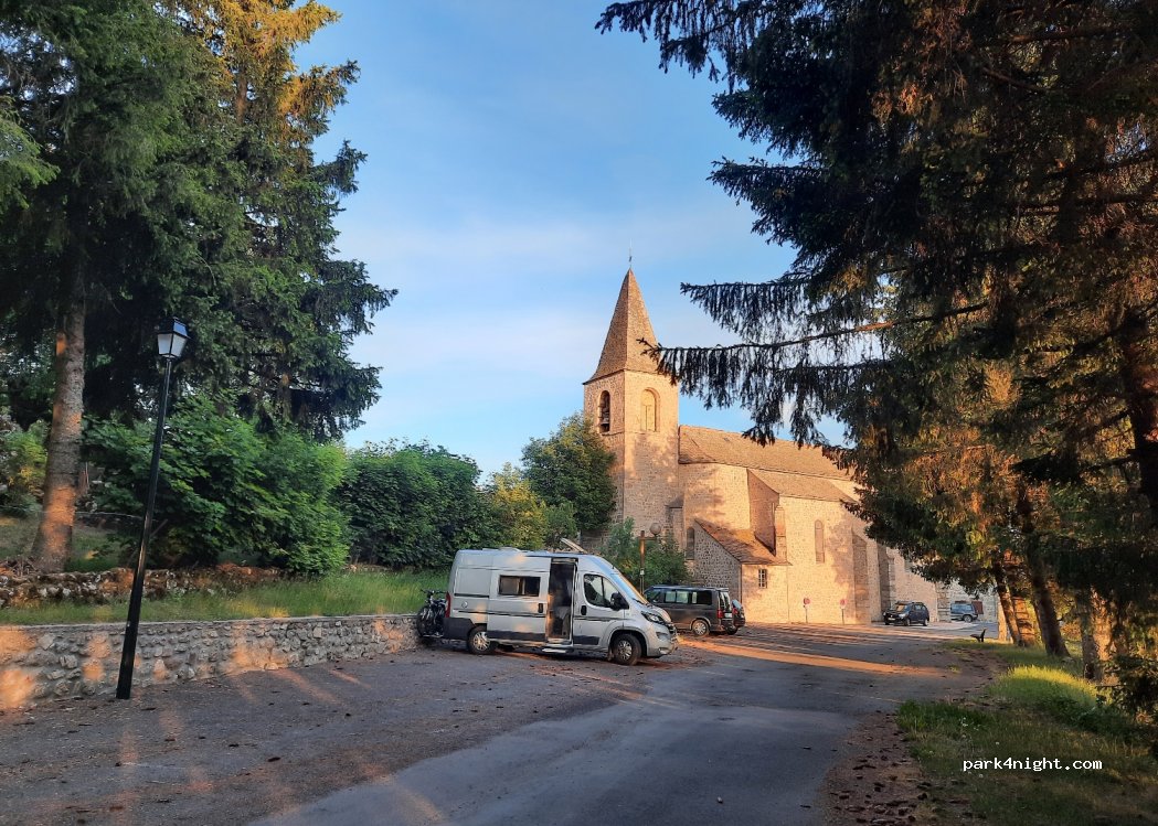 (48170) Châteauneuf-de-Randon - Rue de l'Église — foto