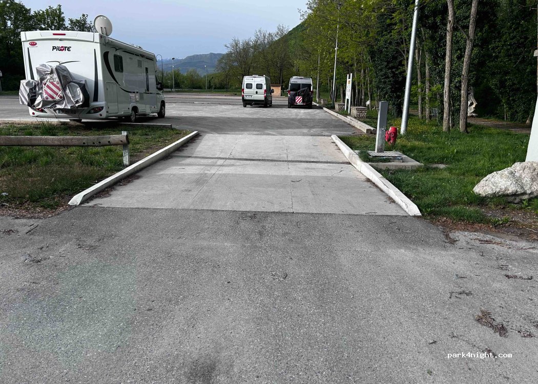 (05300) Laragne-Montéglin - Rue du Souvenir — foto 3