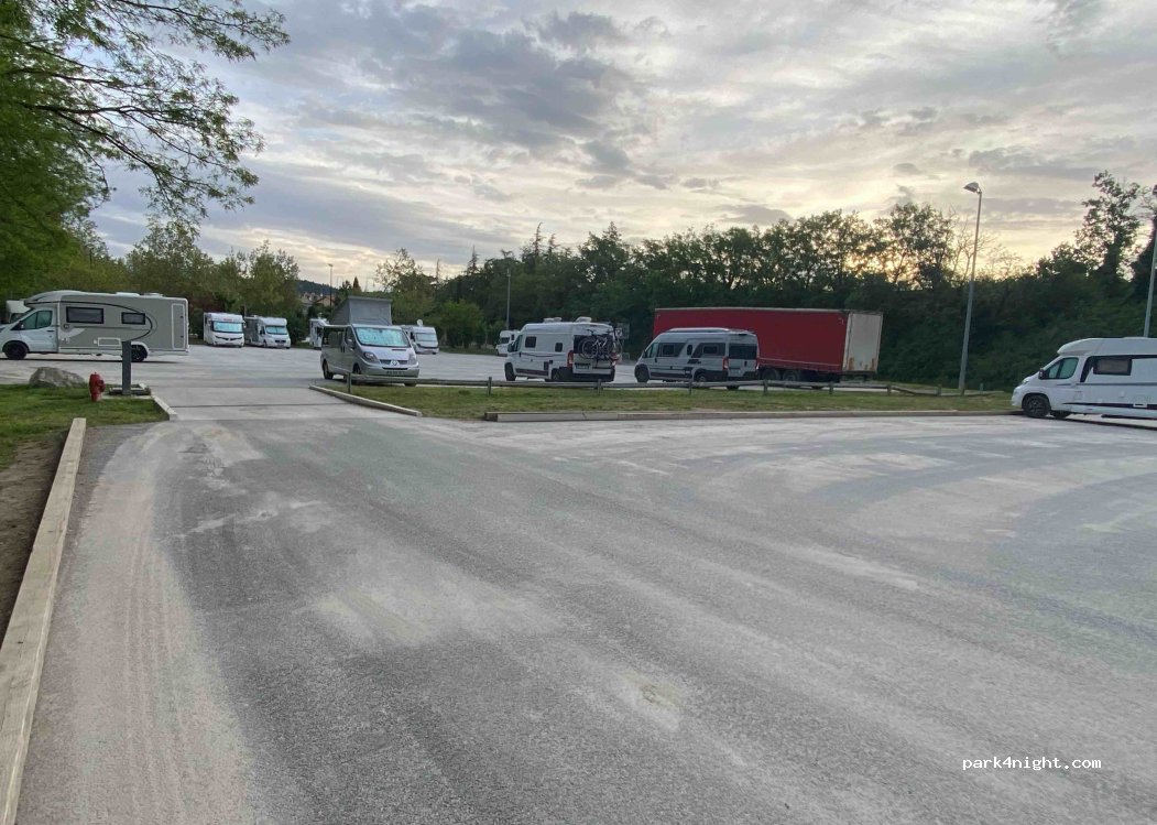 (05300) Laragne-Montéglin - Rue du Souvenir — foto 4