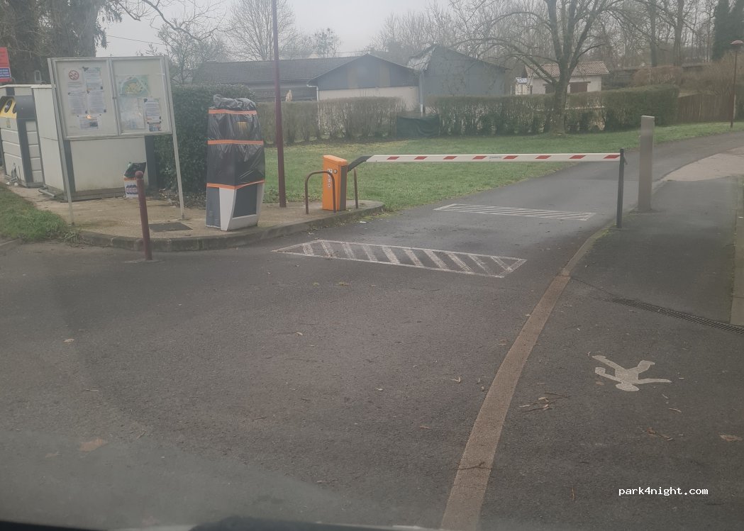 (55700) Stenay - Avenue du 18 Ème Bcp — foto 4