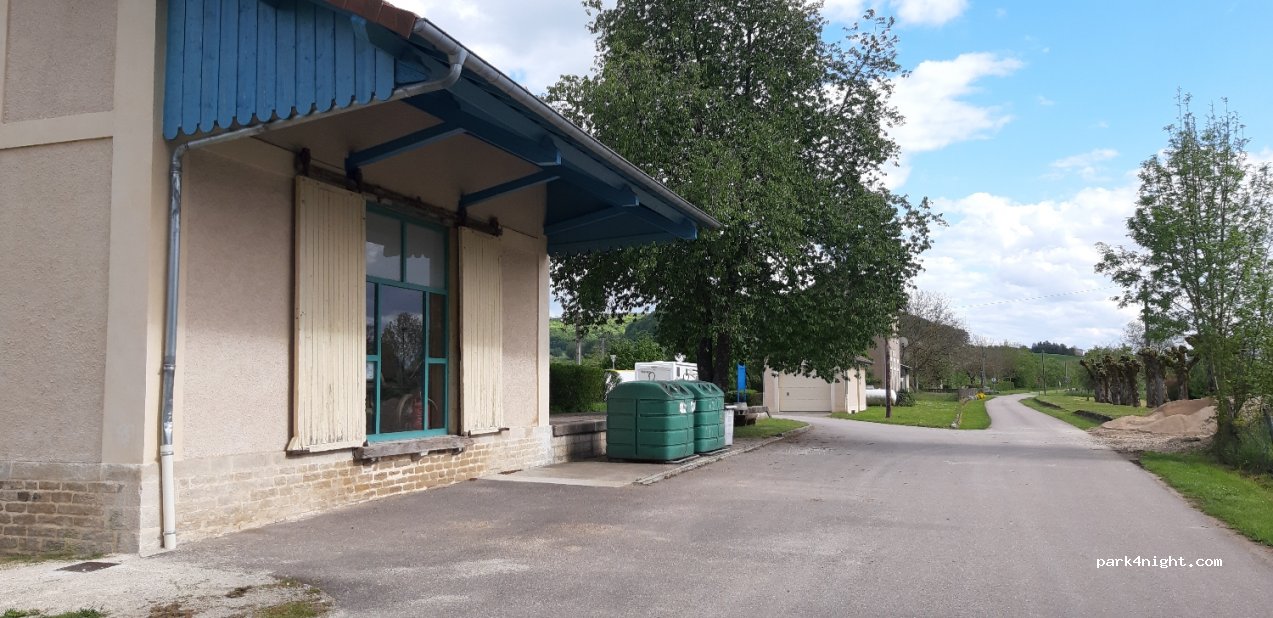 Aire de camping-car Maxey-sur-Meuse — foto