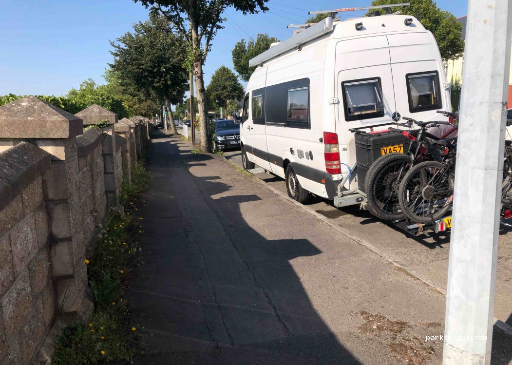 (CF62 7HN) Barry - 31 Jenner Road — foto