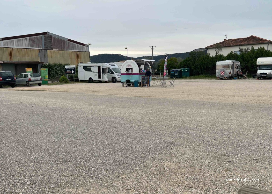 Aire de Camping Car Chusclan — foto 4
