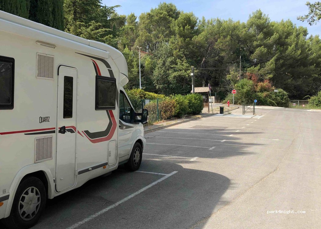 (13710) Fuveau - 46 Avenue Guérin Marchi — foto