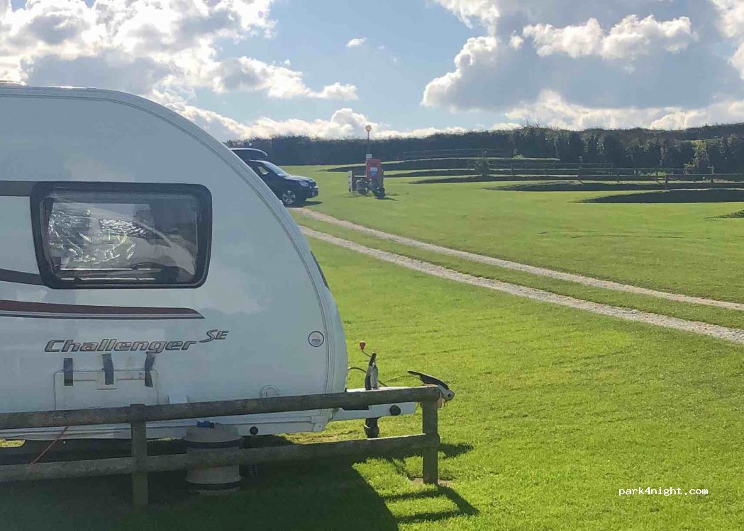 Upper Lynstone Caravan Park — foto