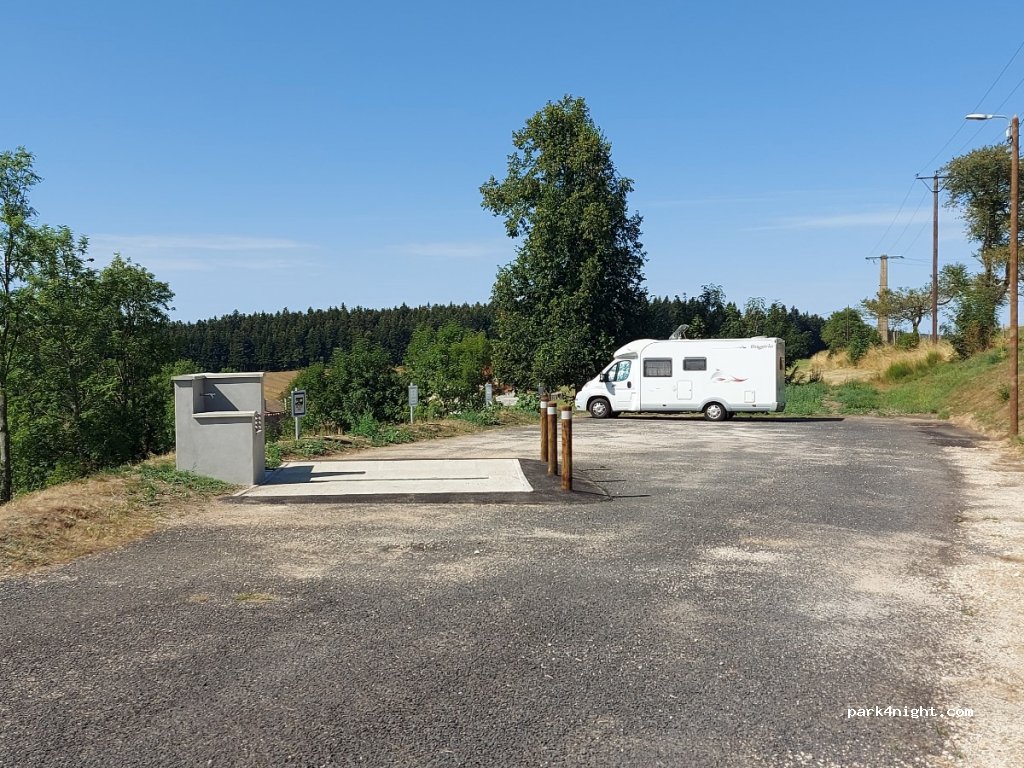 Aire de camping-car de Saint-Julien-Molhesabate — foto