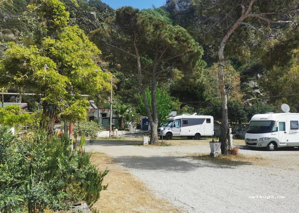 Area attrezzata Sosta camper Prajola — foto