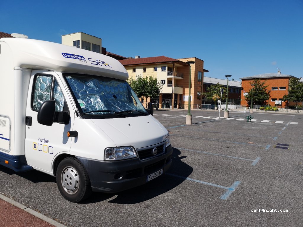 (74100) Ville-la-Grand - 3 Place du Porte Bonheur — foto