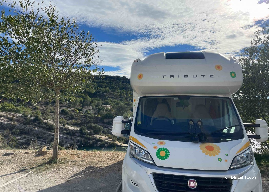 (04800) Esparron-de-Verdon - 7 Place des Amandiers — foto