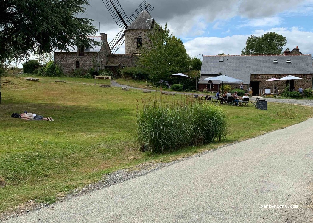 (35120) Mont-Dol - 22 Rue de l'Église Saint-Pierre — foto