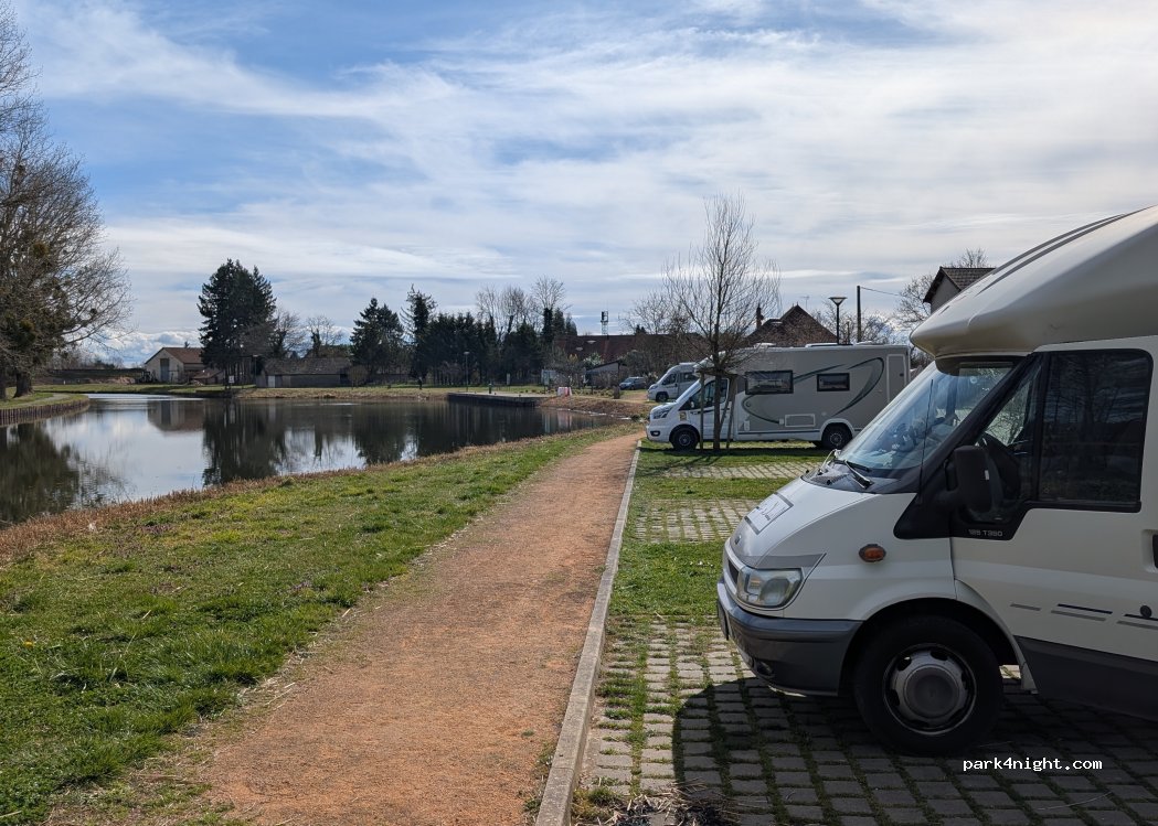 (03510) Molinet - 6 Route de Moulins — foto 4