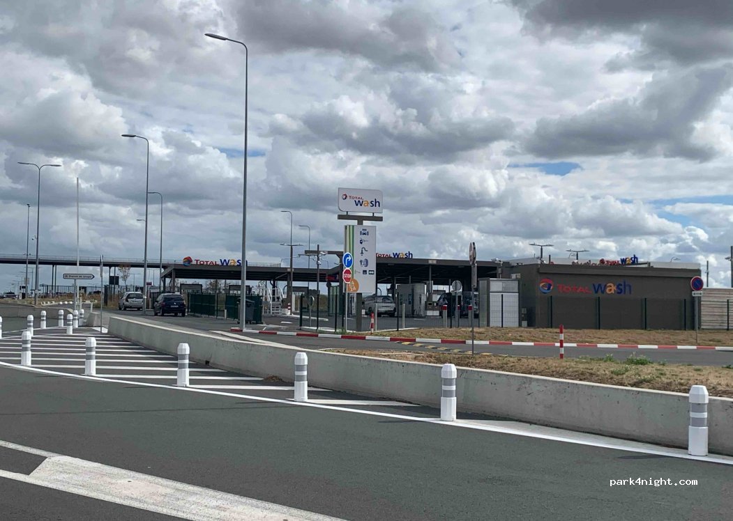 (77990) Le Mesnil-Amelot - Unnamed Road — foto