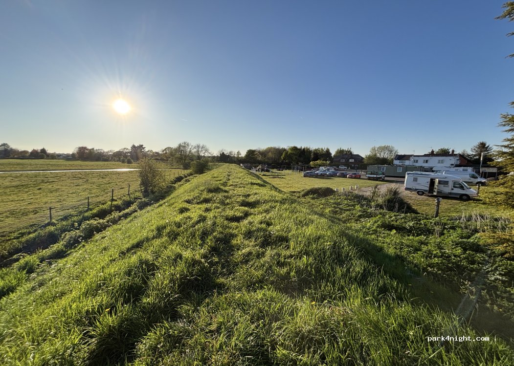 (DN10)  - Newington Road — foto 3
