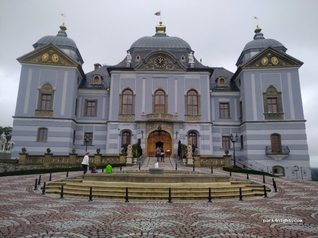 (985 11)  - 4 Budovateľov — foto