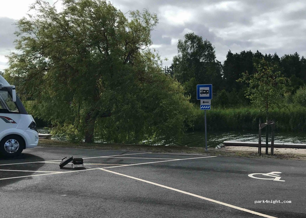 (613 35)  - 8 Kanalvägen — foto