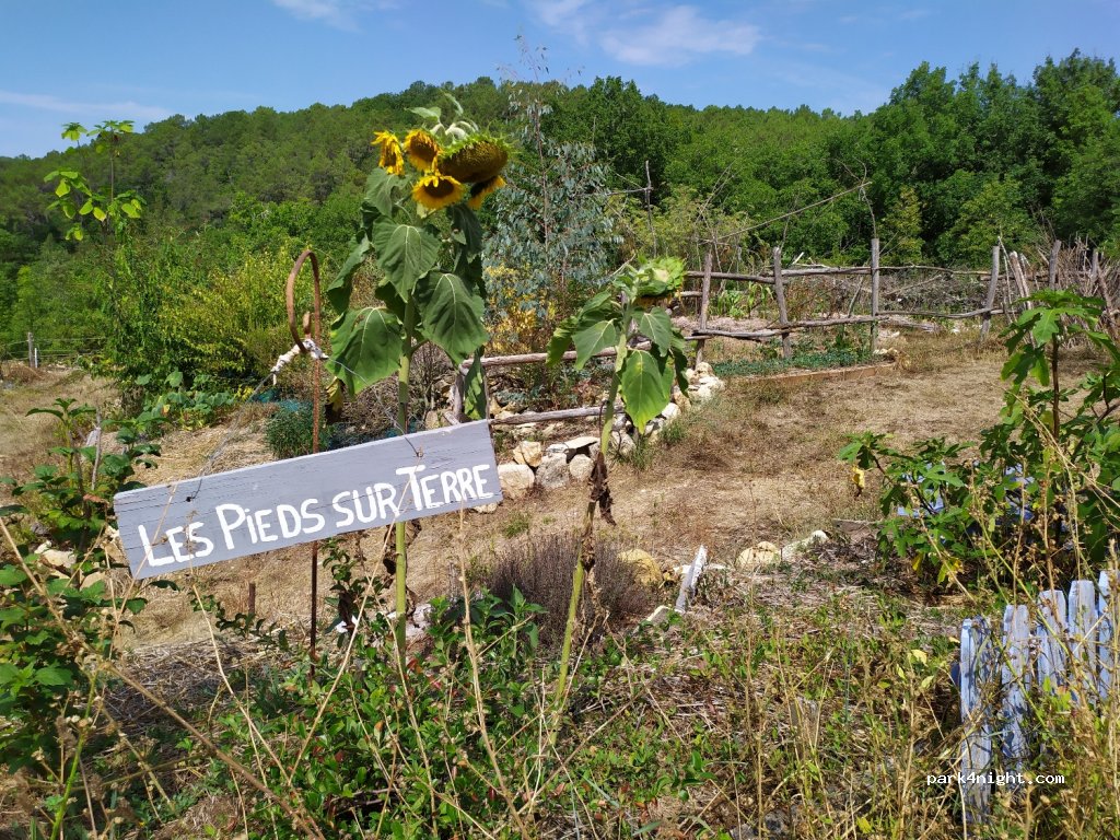 Les Pieds sur Terre — foto