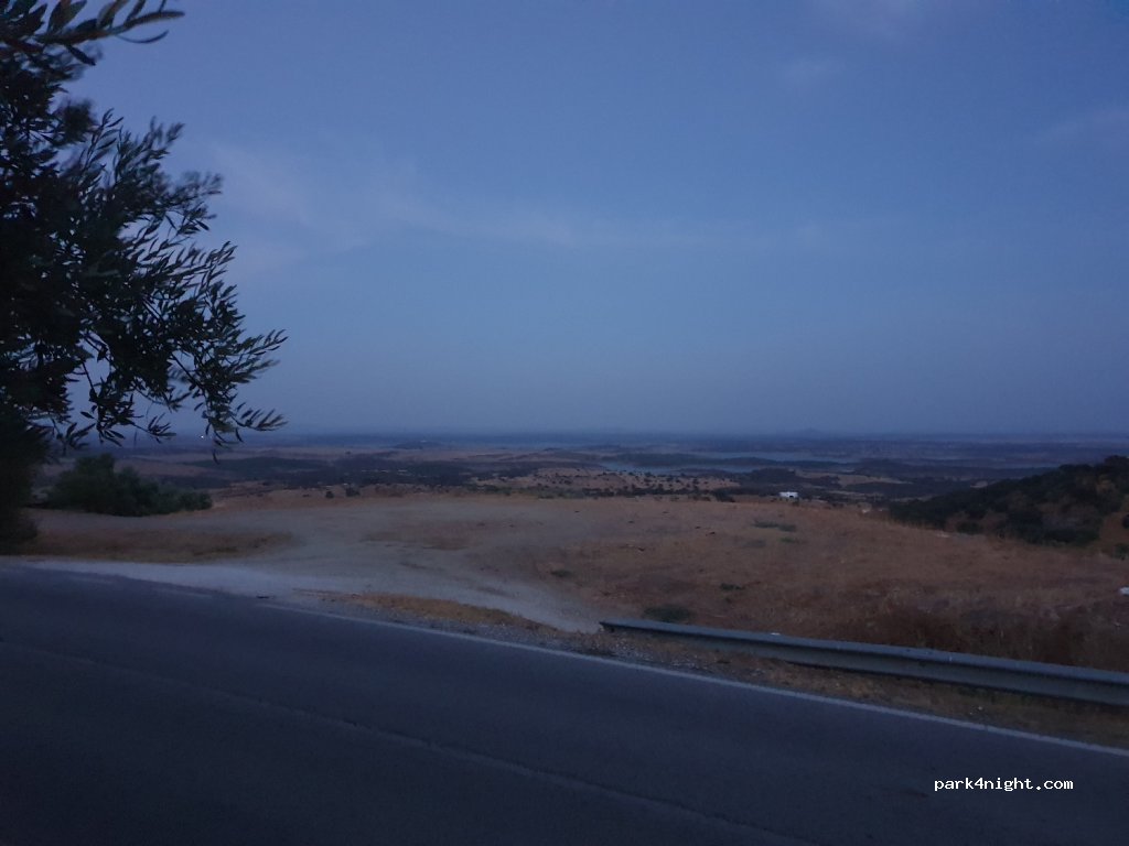 Parque De Pernoita De Autocaravanas — foto 3
