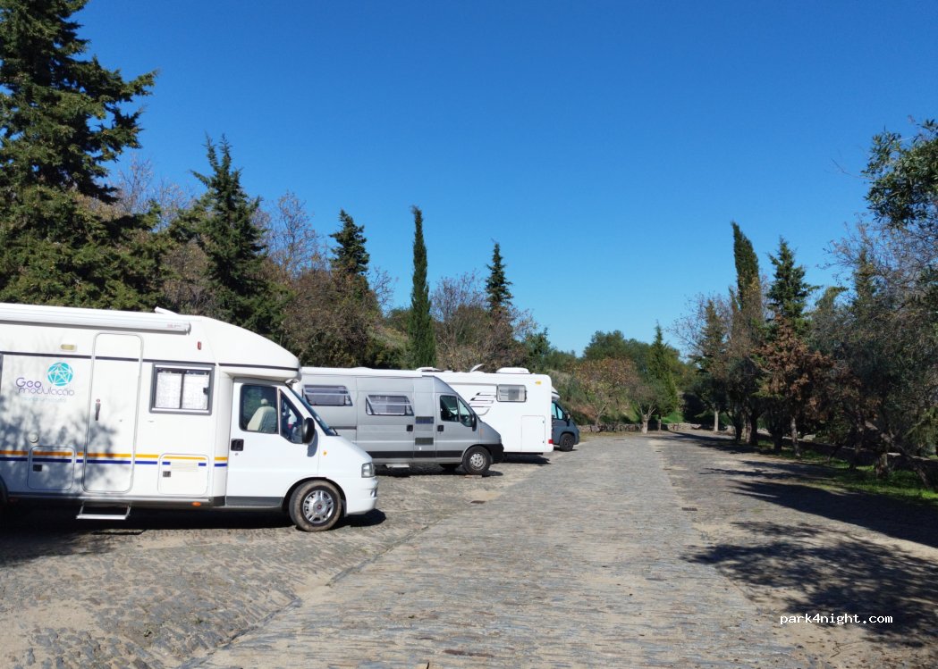 Parque De Pernoita De Autocaravanas — foto 5