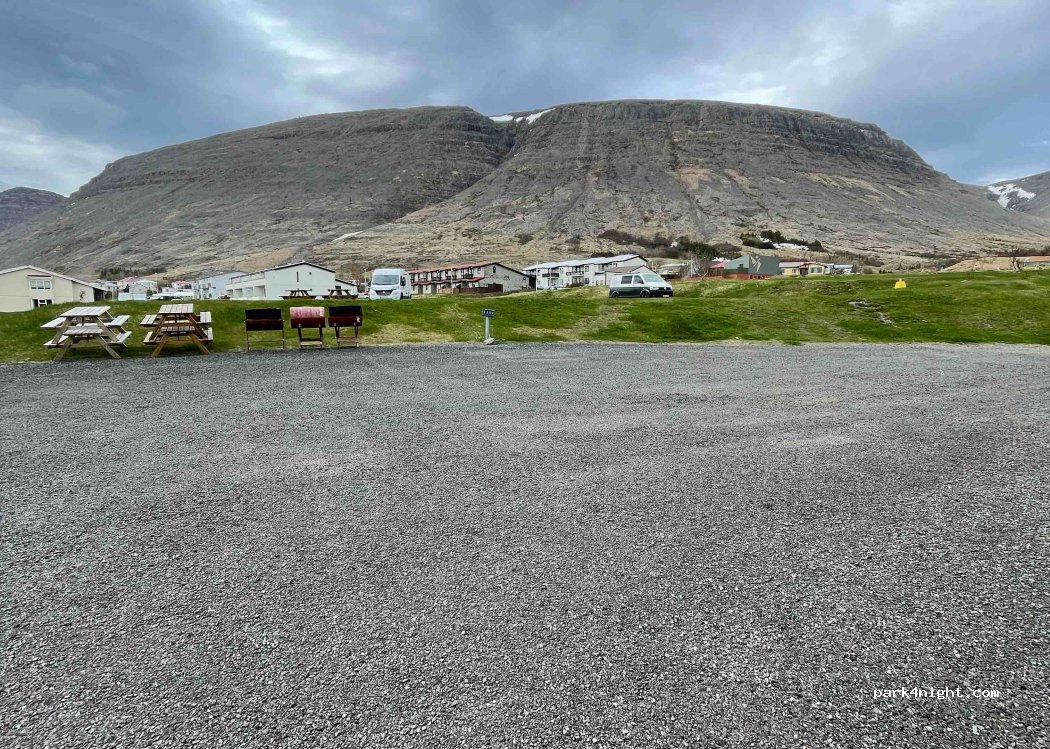 Patreksfjörður Tjaldsvæði / Camping Ground — foto