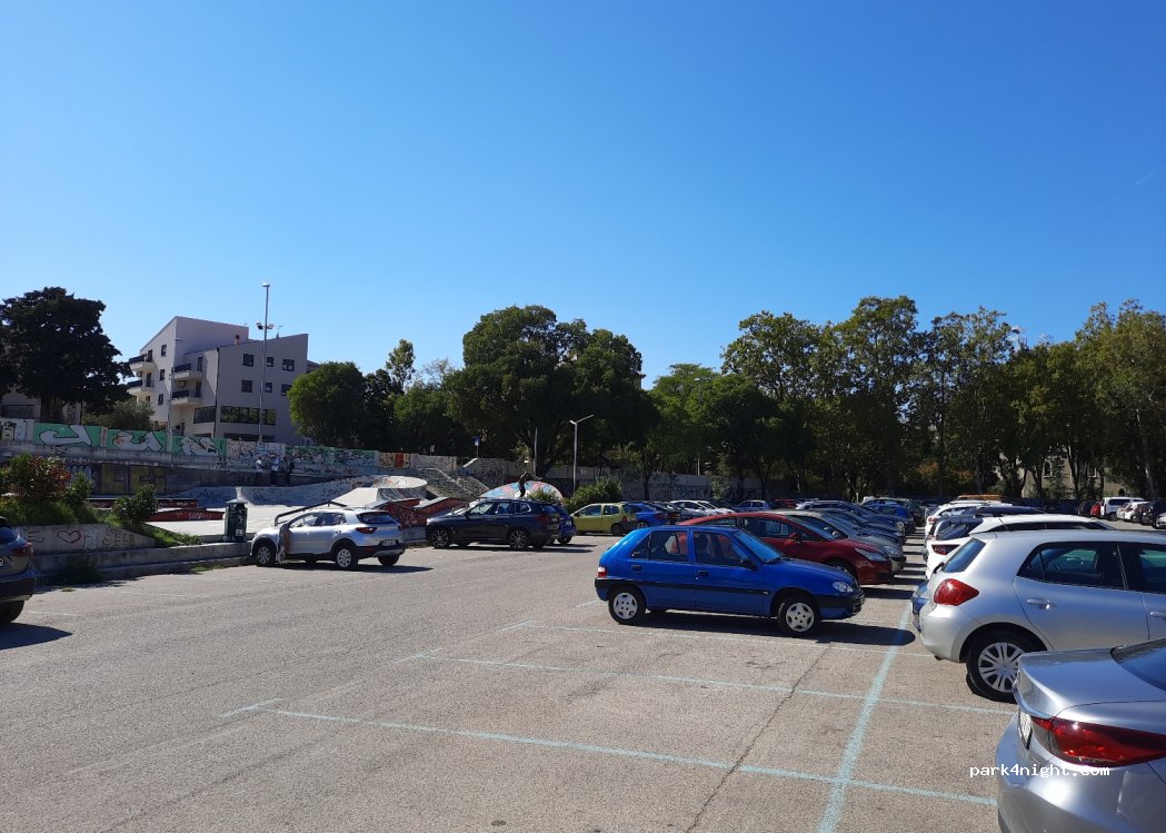 (52100) Pula - Ulica Silvija Strahimira Kranjčevića 4 — foto